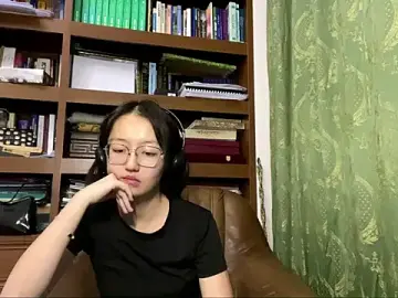 LinaClousのStripchatでライブポルノ配信