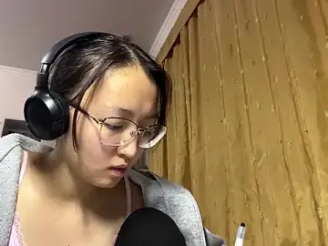 LinaClousのStripchatでアダルトカメラ配信