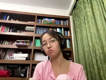 LinaClousのStripchatで今すぐ視聴可能なセックスカム