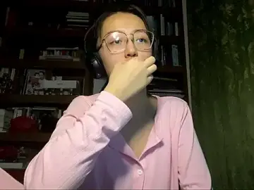 LinaClousのStripchatでアダルトカメラ配信