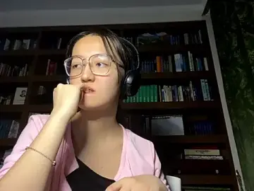 LinaClousのStripchatでプライベートチャット