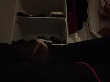 ElyaMurのStripchatでライブポルノ配信