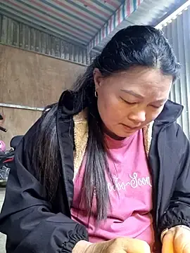 yoowwmrのStripchatでアダルトカメラ配信