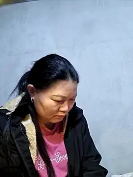 yoowwmrのStripchatで今すぐ視聴可能なセックスカム