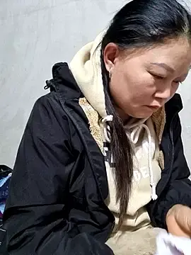 yoowwmrのStripchatで今すぐ視聴可能なセックスカム