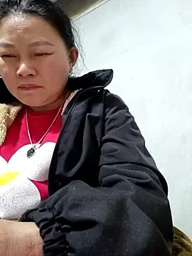 yoowwmrのStripchatで人気のアダルト配信