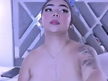 nahomy_ryansのStripchatで無料ポルノカメラ