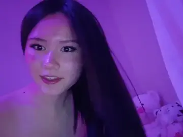 luvviviiのStripchatでアダルトカメラ配信