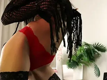 WeeedliのStripchatでヌードカメラ