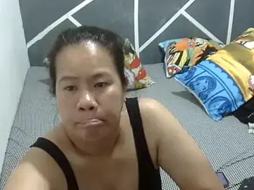 AsianbouncieGIRLのStripchatで無料ポルノカメラ