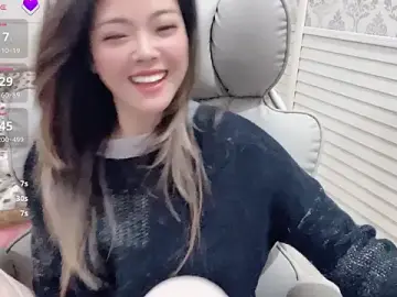 HolilandのStripchatでライブセックス映像