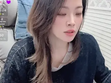 HolilandのStripchatで無料ポルノカメラ