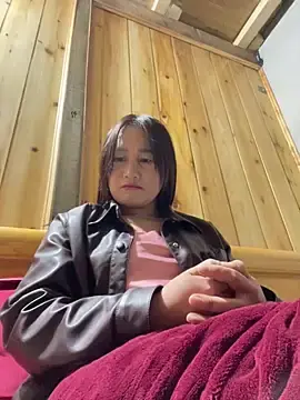 phungtitiのStripchatで無料ポルノカメラ