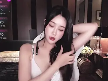 Alice-777のStripchatでアダルトビデオチャット