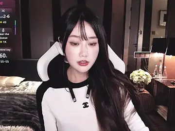 Aurora_-77のStripchatでライブセックス映像