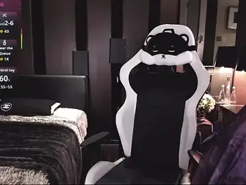 Aurora_-77のStripchatで人気のアダルト配信