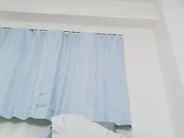 NANA_7のStripchatで今すぐ視聴可能なセックスカム