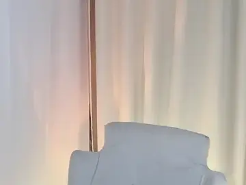 QueenZiiiのStripchatでアダルトビデオチャット