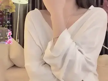 --102KymMiiss--のStripchatで高画質ウェブカメラ