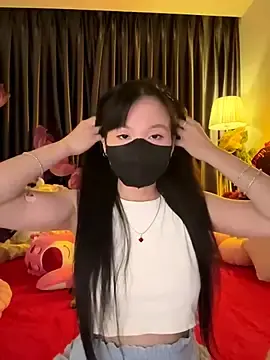 --102KymMiiss--のStripchatでプライベートチャット