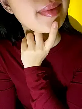 Uyennii02のStripchatでアダルトカメラ配信