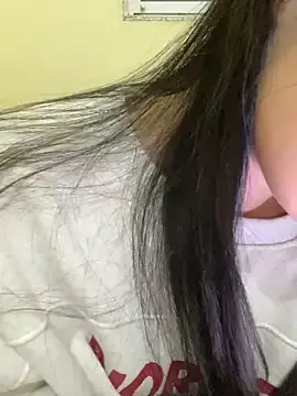 Uyennii02のStripchatで人気のアダルト配信