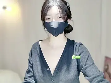 -Hell0-KittyのStripchatで人気のアダルト配信