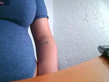 lynieh-のStripchatでアダルトビデオチャット