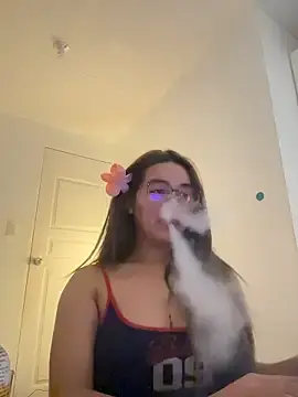 urasianladyのStripchatで無料ポルノカメラ