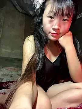 lil-kxxのStripchatで今すぐ視聴可能なセックスカム