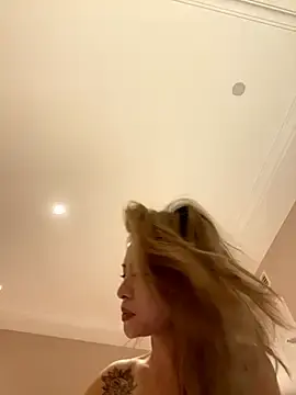 Sunflower-77のStripchatでヌードカメラ