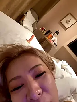 Sunflower-77のStripchatで今すぐ視聴可能なセックスカム