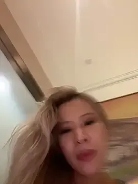 Sunflower-77のStripchatで人気のアダルト配信