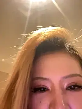 miumiu-66のStripchatで今すぐ視聴可能なセックスカム