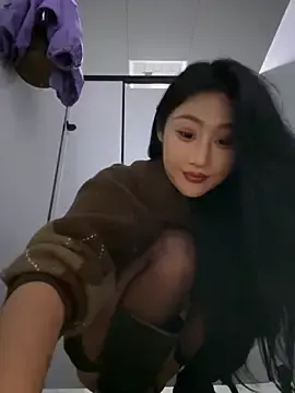 so-lingerのStripchatでアダルトカメラ配信