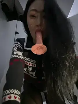 so-lingerのStripchatで無料ライブポルノ