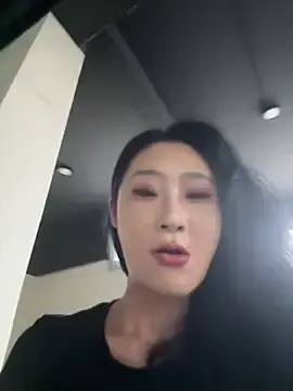 so-lingerのStripchatで高画質ウェブカメラ