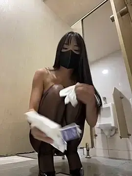 xiao-LinのStripchatで今すぐ視聴可能なセックスカム