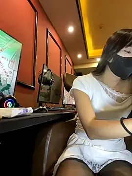 xiao-LinのStripchatで今すぐ視聴可能なセックスカム
