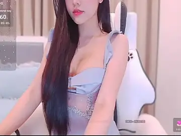 VelvetiaのStripchatで無料ポルノカメラ