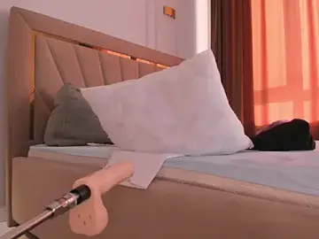 heemiaのStripchatで無料ポルノカメラ