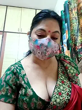 Ratna-777のStripchatでヌードカメラ