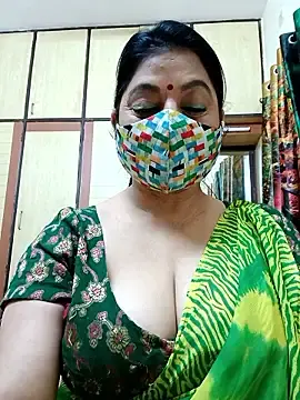 Ratna-777のStripchatでライブポルノ配信