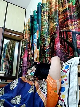 Ratna-777のStripchatでライブポルノ配信