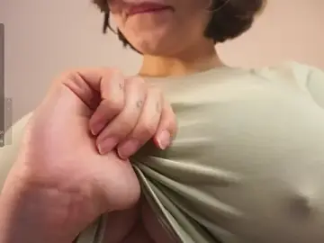 RoxannaCarverのStripchatでライブポルノ配信