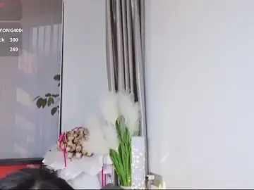 Kiki--2025のStripchatでプライベートチャット