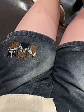 Meii-meyyのStripchatで今すぐ視聴可能なセックスカム