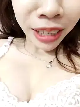 Nina_Kute669のStripchatでセックスチャット