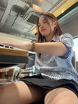 Emily_9xxのStripchatでアダルトビデオチャット