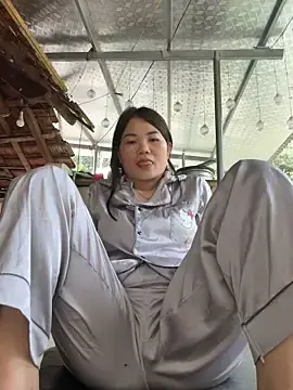 Emily_9xxのStripchatでヌードカメラ